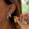 ELENYS Golden Bloom  pozlacené náušnice 18K žluté zlato